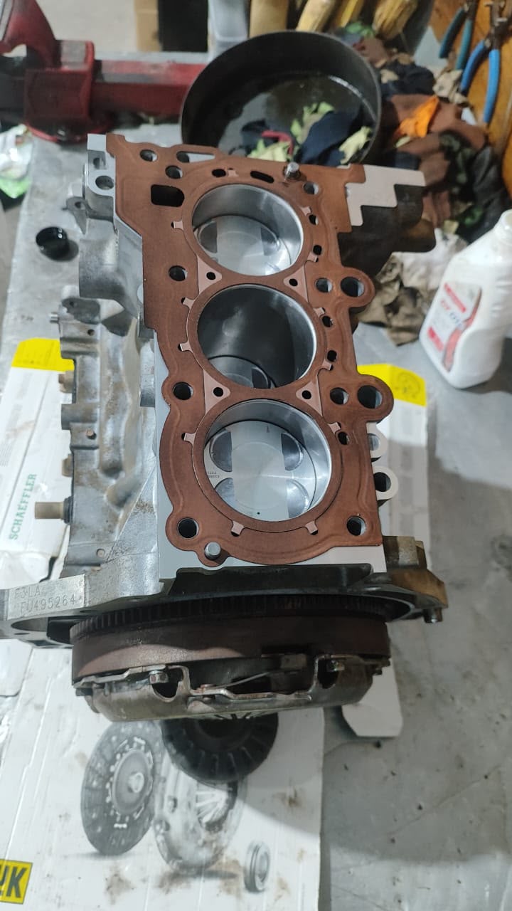 Motor em manutenção