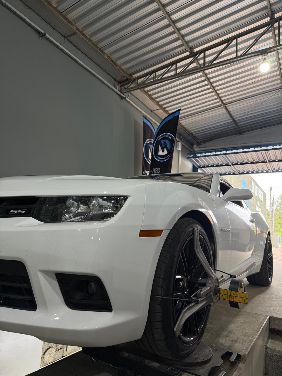 Camaro SS na rampa de geometria