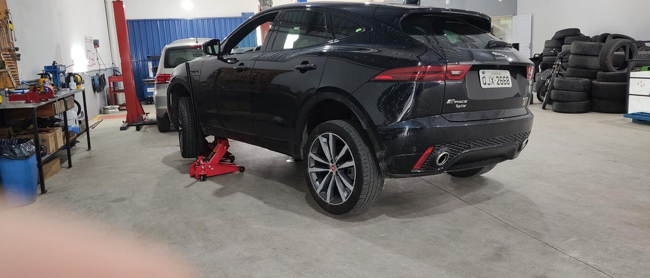 Jaguar em manutenção