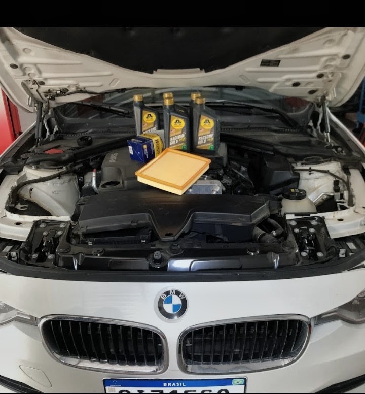 BMW em revisão